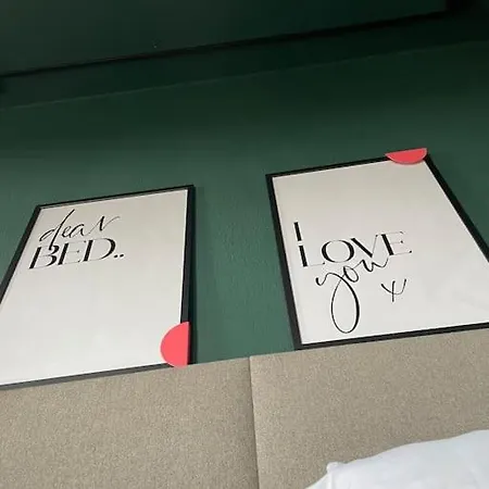 Schicke & Zentrale Altbauwohnung Apartmán *