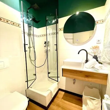 Schicke & Zentrale Altbauwohnung דירה