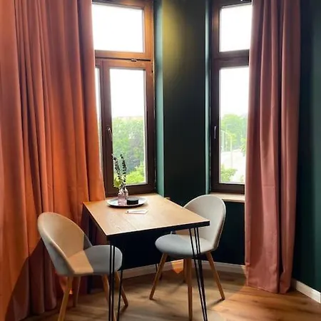 Schicke & Zentrale Altbauwohnung דירה